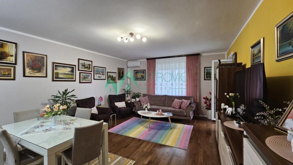 Glavna slika -Porodičan 3.5 stan sa dvorištem i parkingom – Adice, 68m² (1004501)