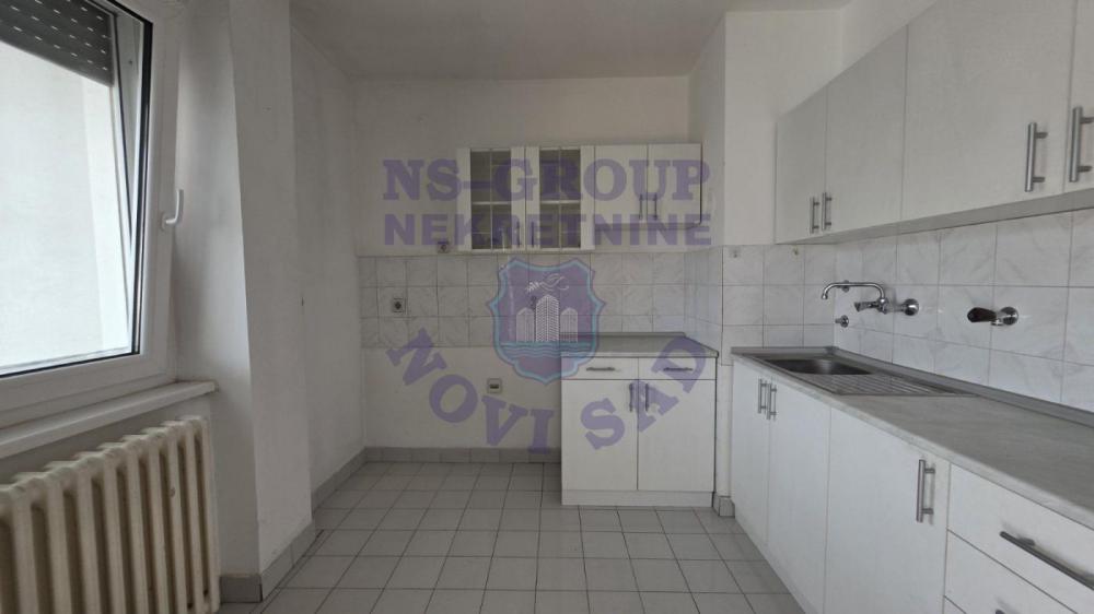 Slika 2 - Trosoban, 63m2, Detelinara Novi Sad, sa terasom, ima lift