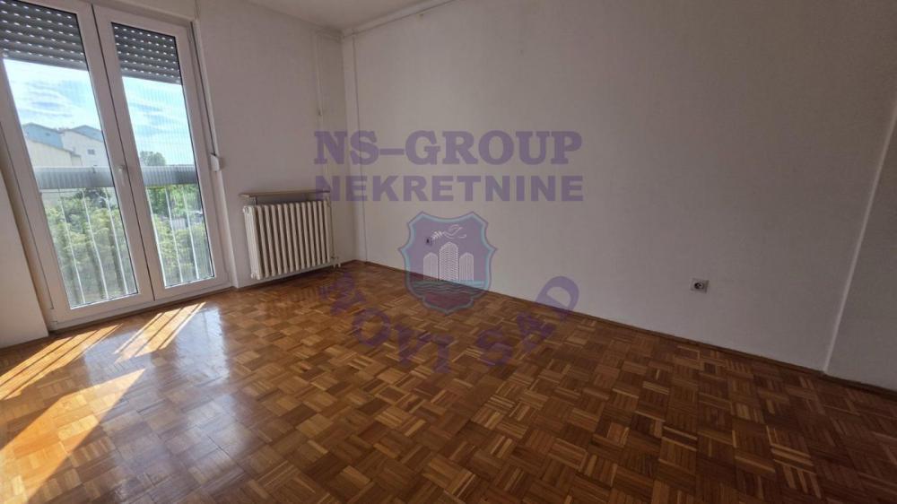 Slika 4 - Trosoban, 63m2, Detelinara Novi Sad, sa terasom, ima lift