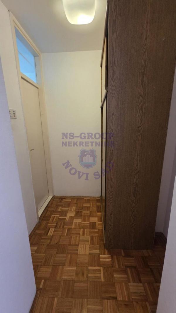 Slika 5 - Trosoban, 63m2, Detelinara Novi Sad, sa terasom, ima lift