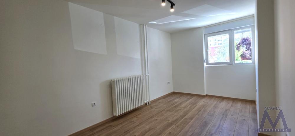 Slika 3 - Stan,NOVI SAD,SAJAM,kv: 37, € 123600, ID: 1019400