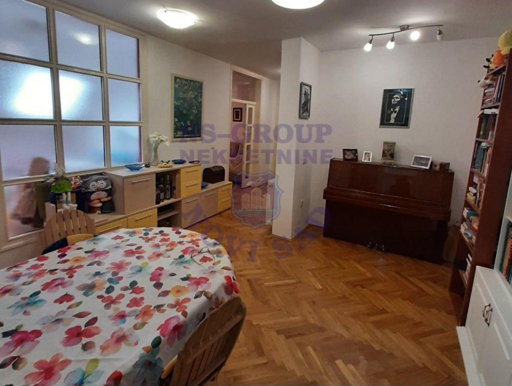 Slika 1 - Trosoban stan, atraktivna lokacija, Grbavica, šifra u bazi 574162, a na sajtu je 547042