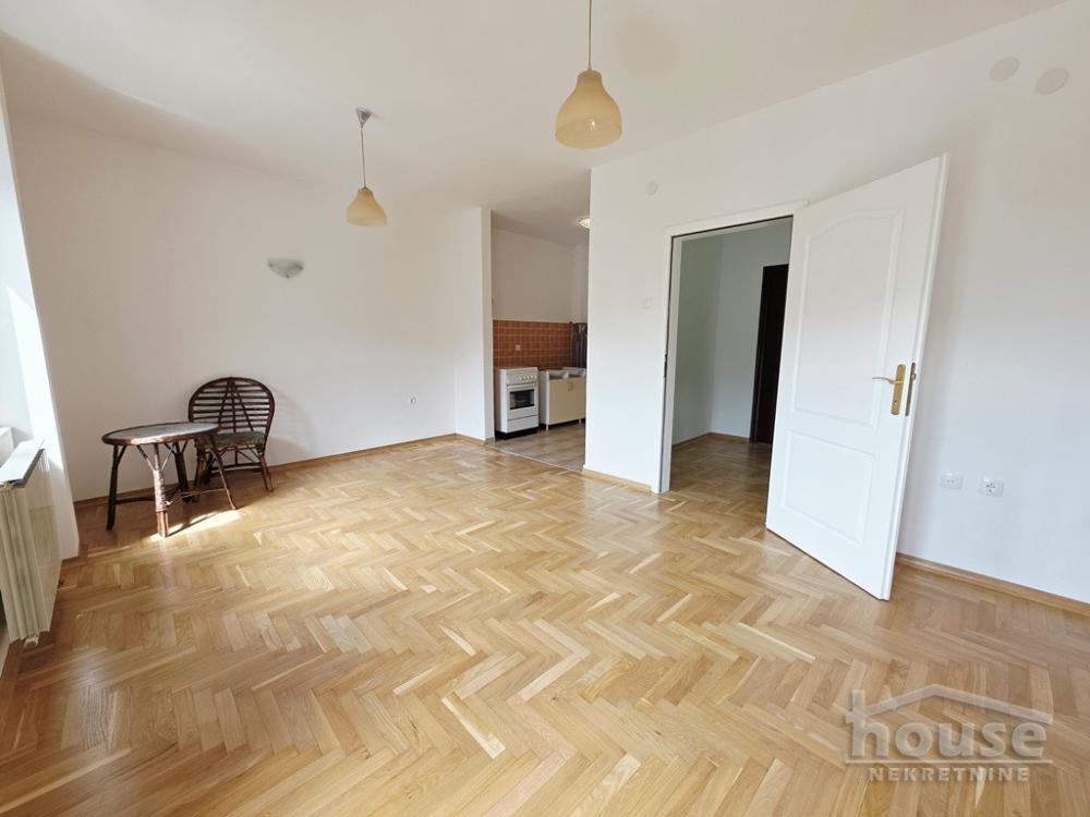 Slika 3 - Stan,NOVI SAD,BULEVAR EVROPE,kv: 43.00, € 130000, ID: 1064818