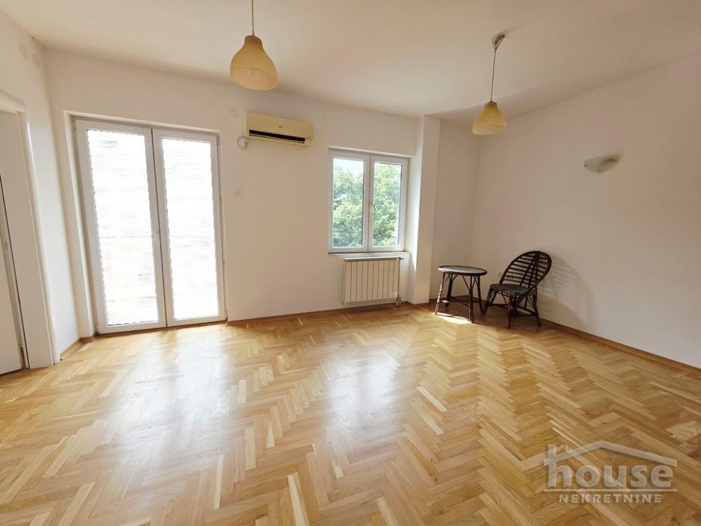 Slika 2 - Stan,NOVI SAD,BULEVAR EVROPE,kv: 43.00, € 130000, ID: 1064818