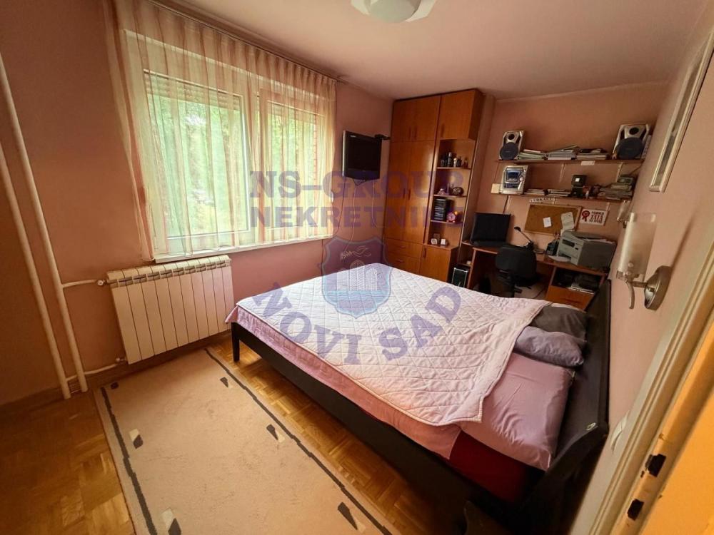 Slika 3 - Trosoban, 70m2, Bulevar oslobođenja Novi Sad, sa terasom, ima lift