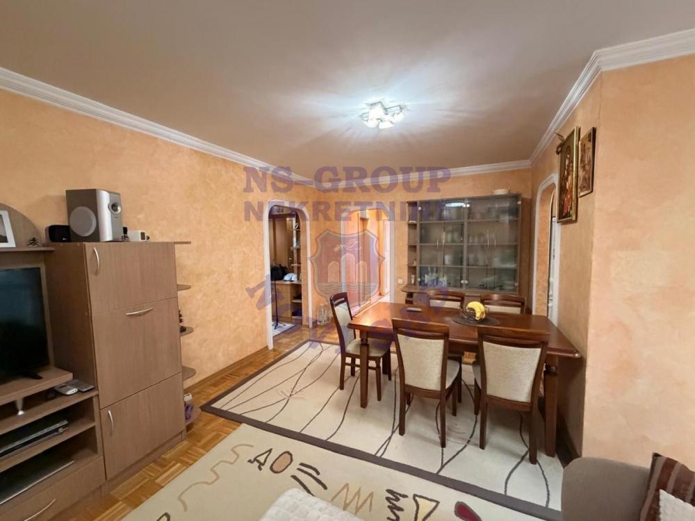 Slika 4 - Trosoban, 70m2, Bulevar oslobođenja Novi Sad, sa terasom, ima lift