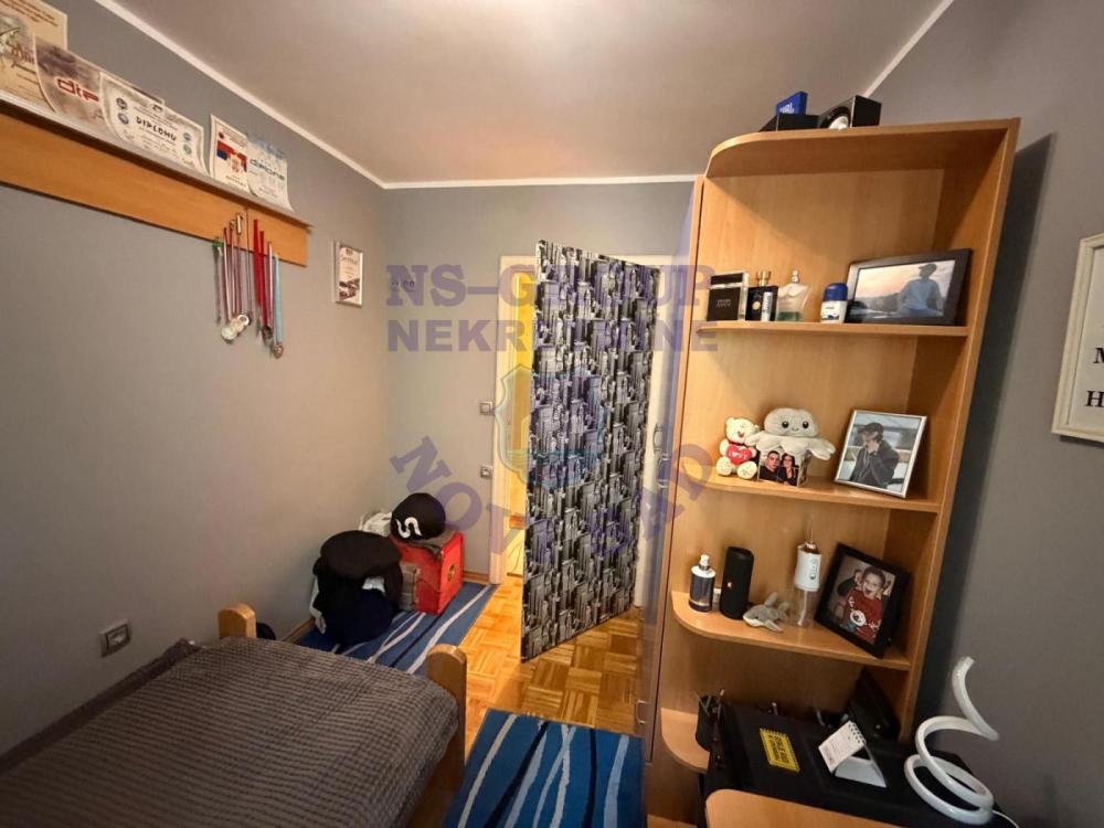 Slika 5 - Trosoban, 70m2, Bulevar oslobođenja Novi Sad, sa terasom, ima lift