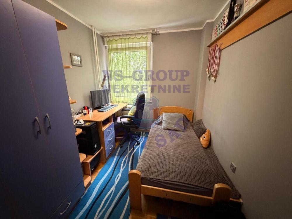 Slika 11 - Trosoban, 70m2, Bulevar oslobođenja Novi Sad, sa terasom, ima lift