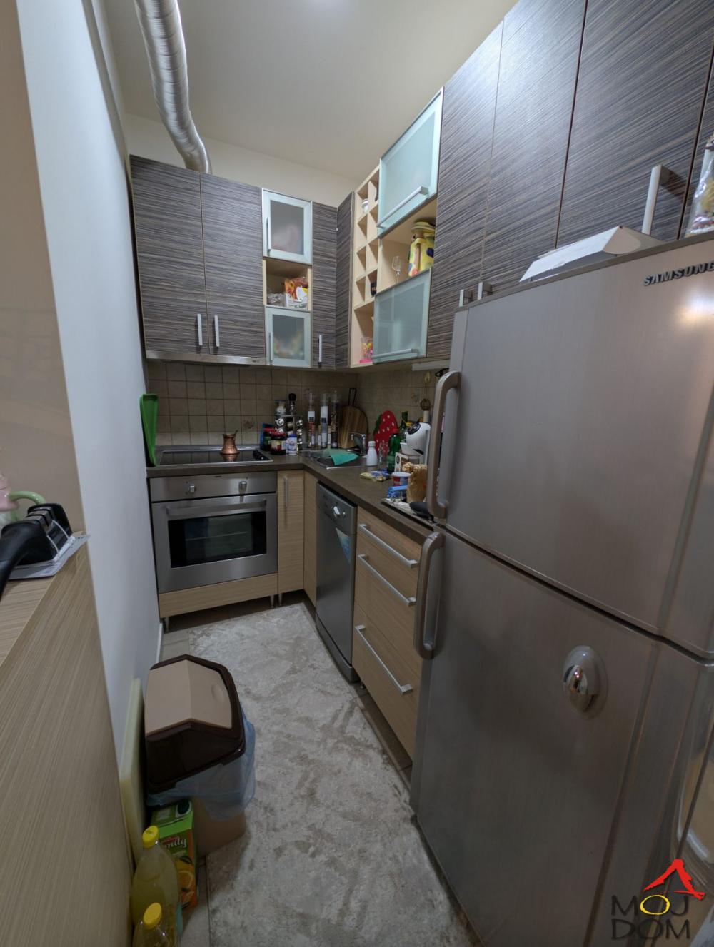 Slika 8 - Stan,NOVI SAD,KEJ,kv: 40, € 118500, ID: 1030614