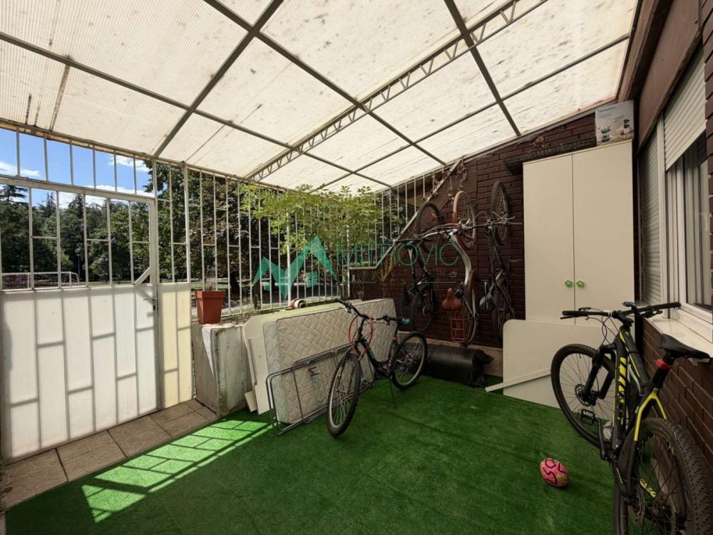 Slika 3 - Narodnog fronta, kompletno opremljen stan sa dvorištem, +30m2.