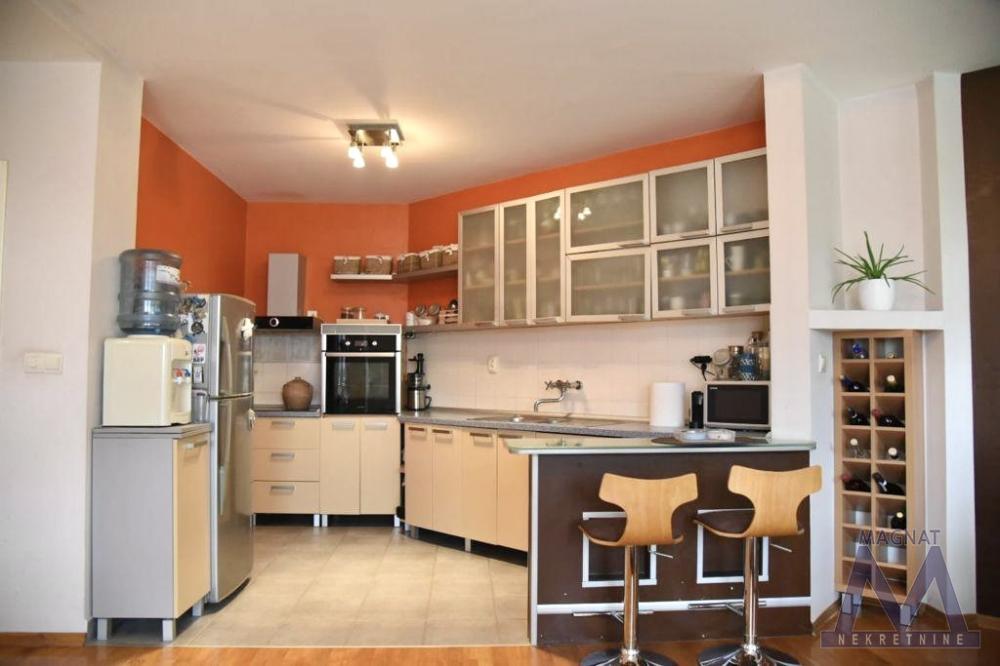 Slika 4 - Stan,NOVI SAD,LIPOV GAJ,kv: 131, € 267800, ID: 1019401