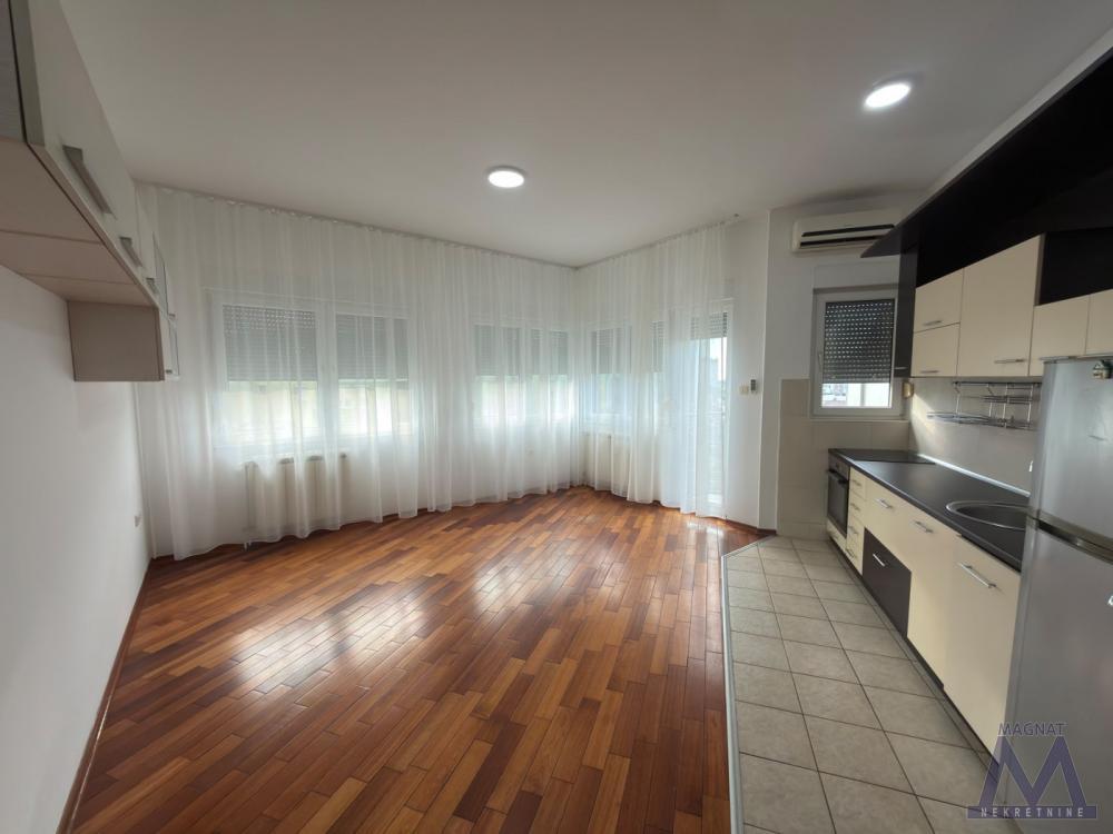Glavna slika -Stan,NOVI SAD,BULEVAR EVROPE,kv: 67, € 179000, ID: 1019404