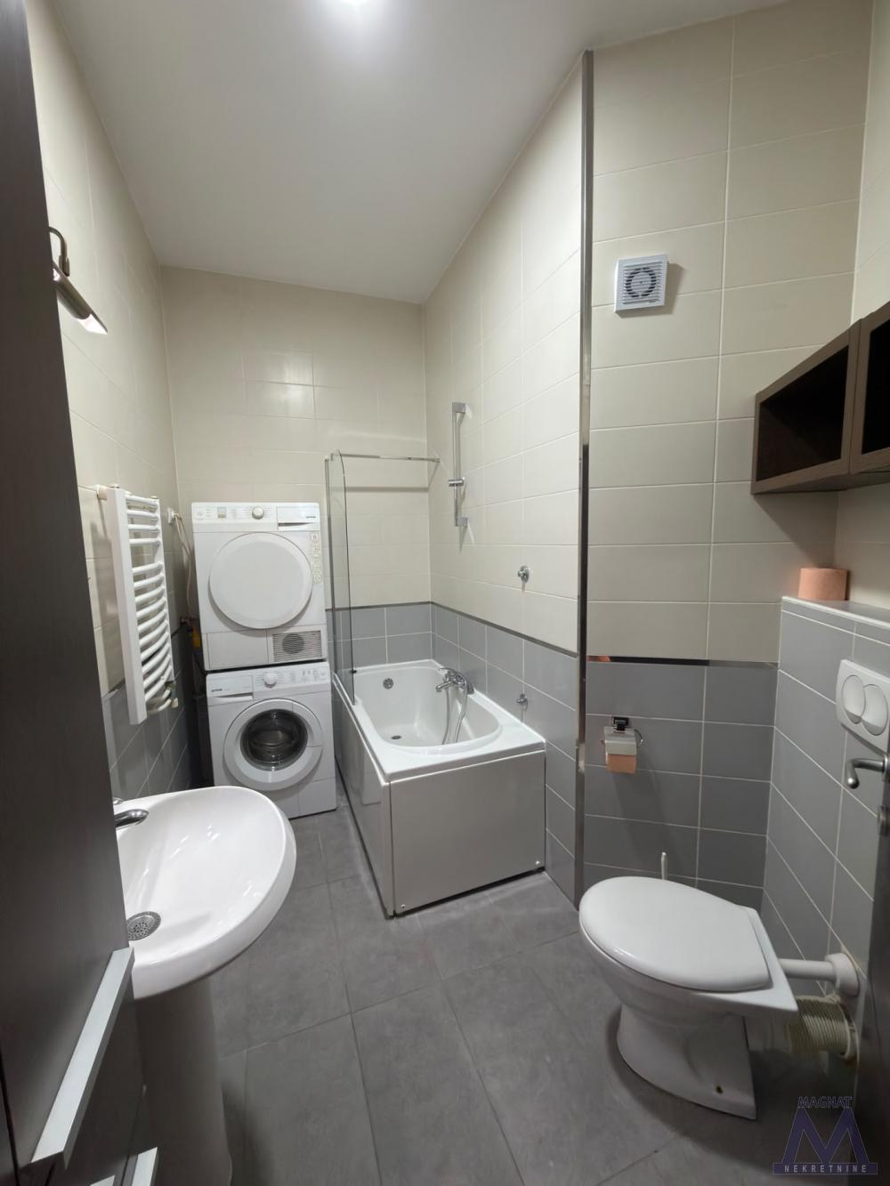 Slika 9 - Stan,NOVI SAD,BULEVAR EVROPE,kv: 67, € 179000, ID: 1019404