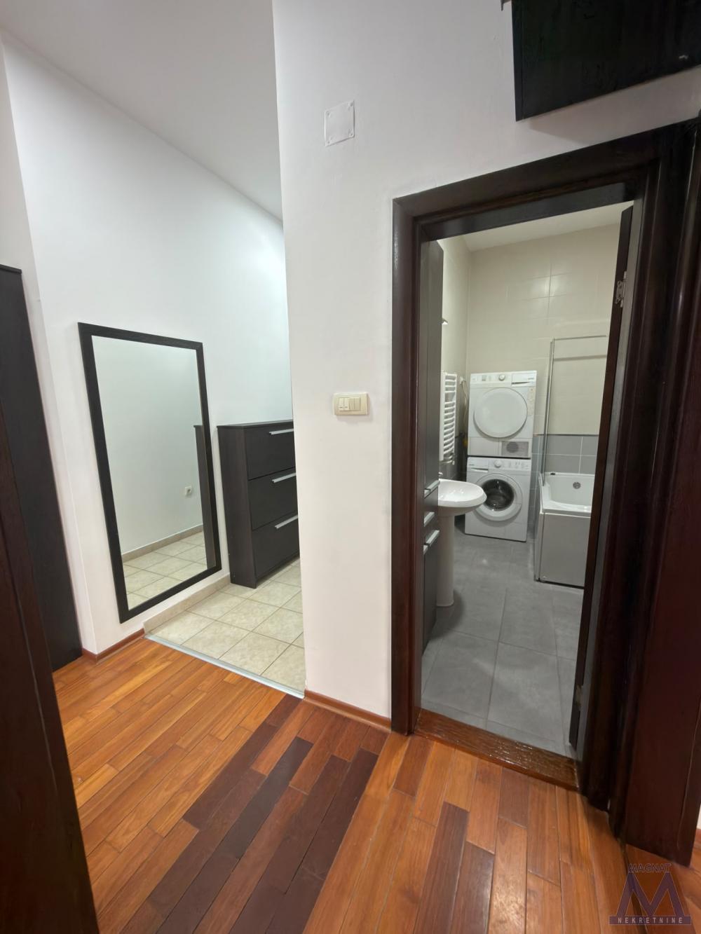 Slika 8 - Stan,NOVI SAD,BULEVAR EVROPE,kv: 67, € 179000, ID: 1019404