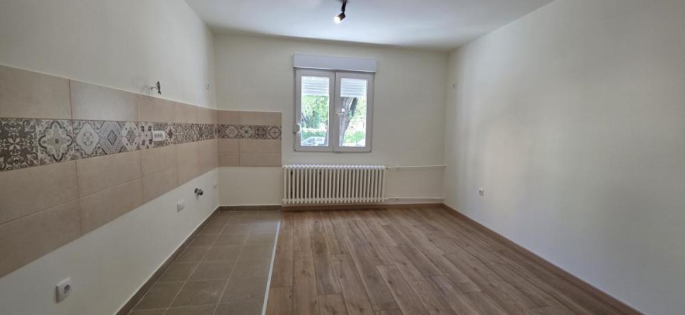 Slika 2 - Jednoiposoban stan 37m renoviran Bul. Kralja Petra I