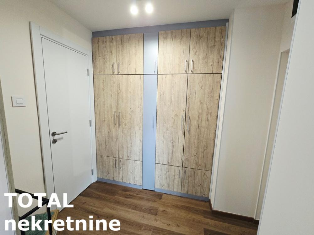 Slika 10 - Stan,NOVI SAD,BULEVAR,kv: 76.00, € 220000, ID: 1102857