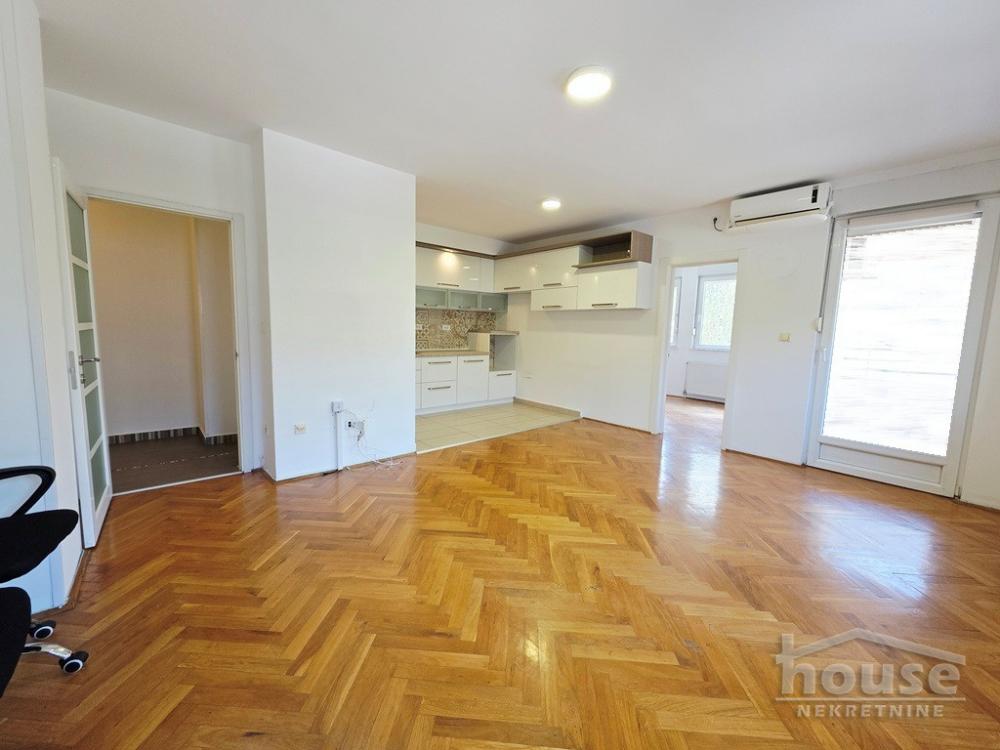 Slika 3 - Stan,NOVI SAD,BULEVAR,kv: 83.00, € 215800, ID: 1066025