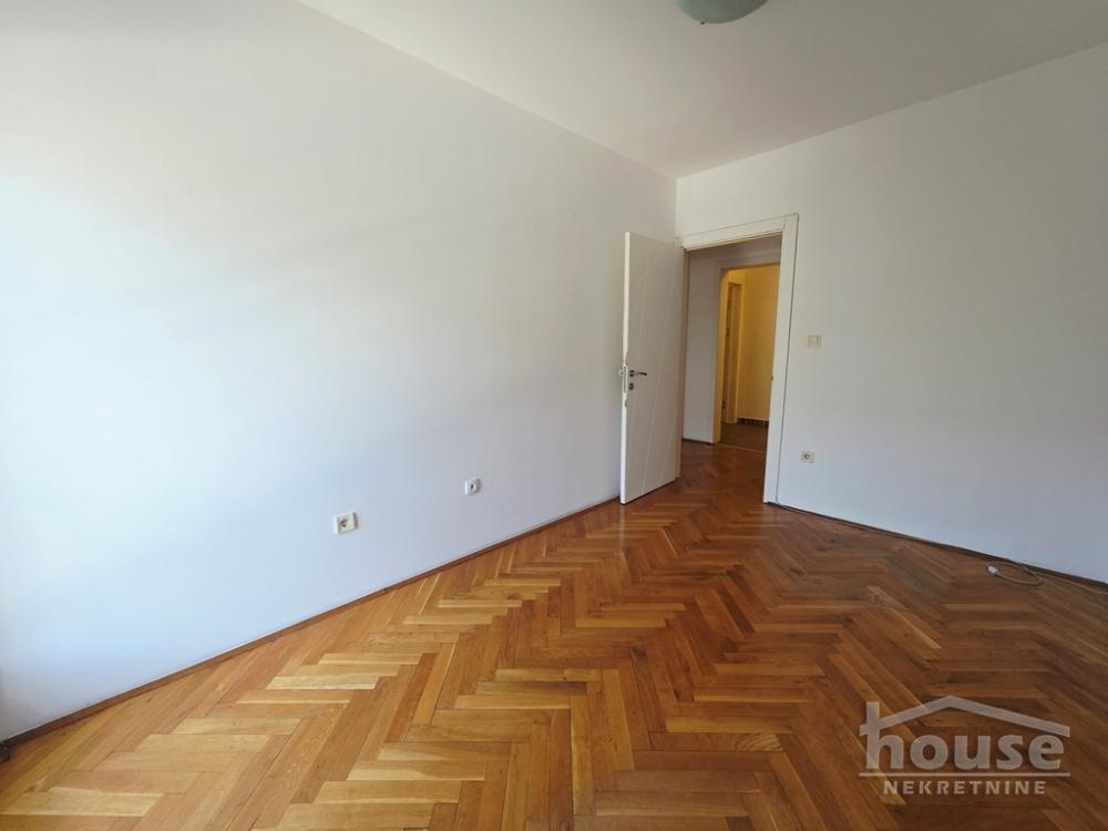Slika 11 - Stan,NOVI SAD,BULEVAR,kv: 83.00, € 215800, ID: 1066025