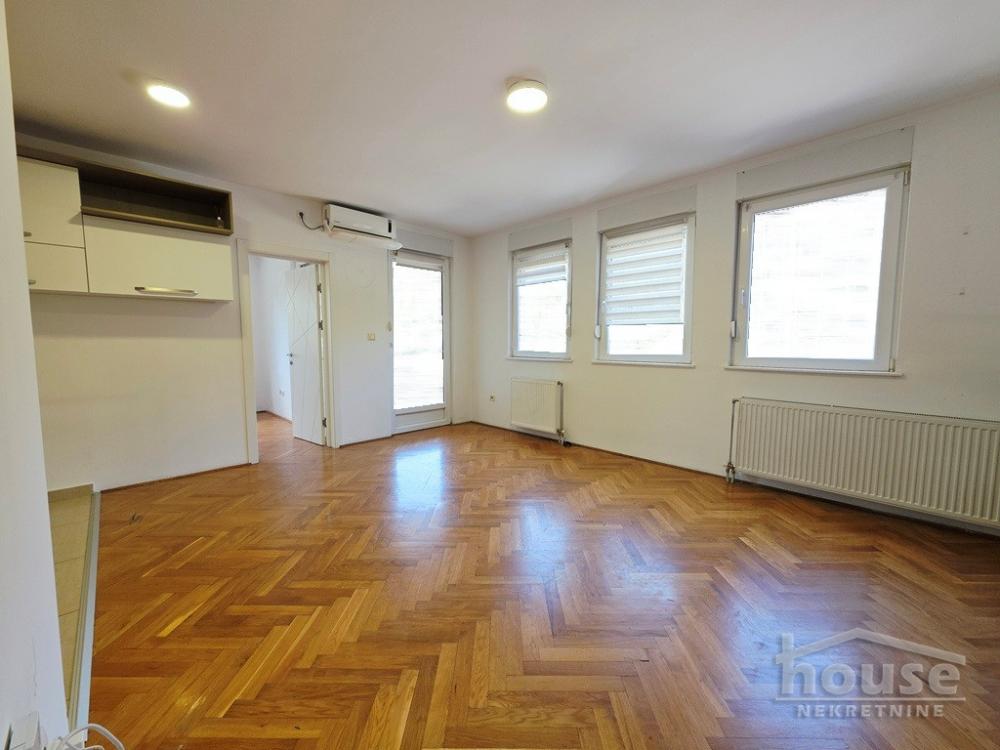 Slika 1 - Stan,NOVI SAD,BULEVAR,kv: 83.00, € 215800, ID: 1066025