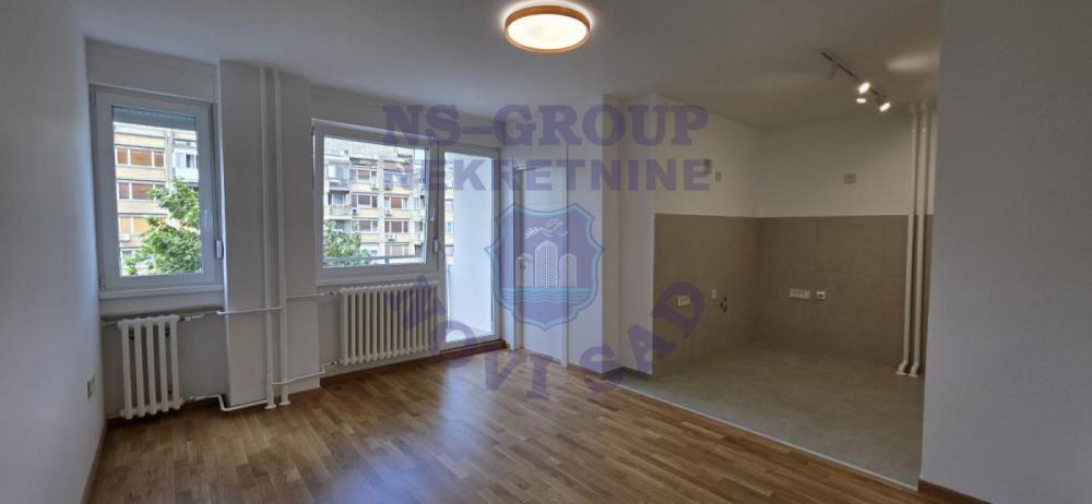 Slika 2 - 574289-Prodaje se kompletno renoviran stan na Socijalnom