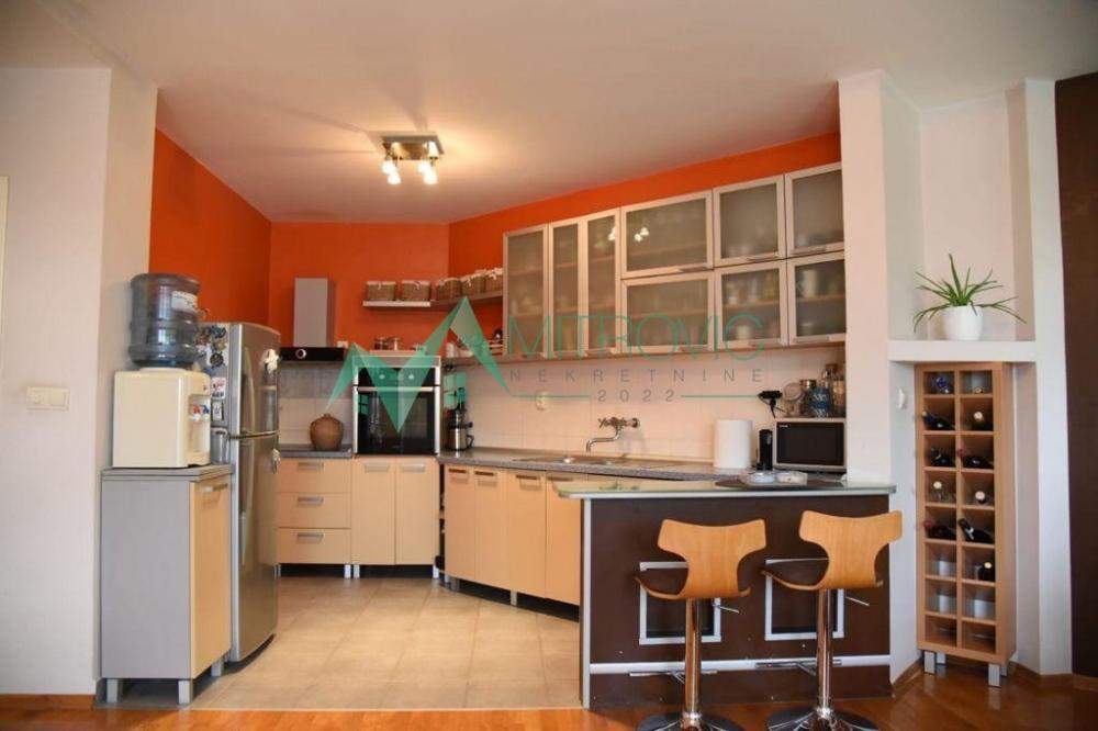 Slika 5 - Na prodaju prostran duplex od 131 m² u naselju Lipov Gaj (šifra oglasa 1004515) 