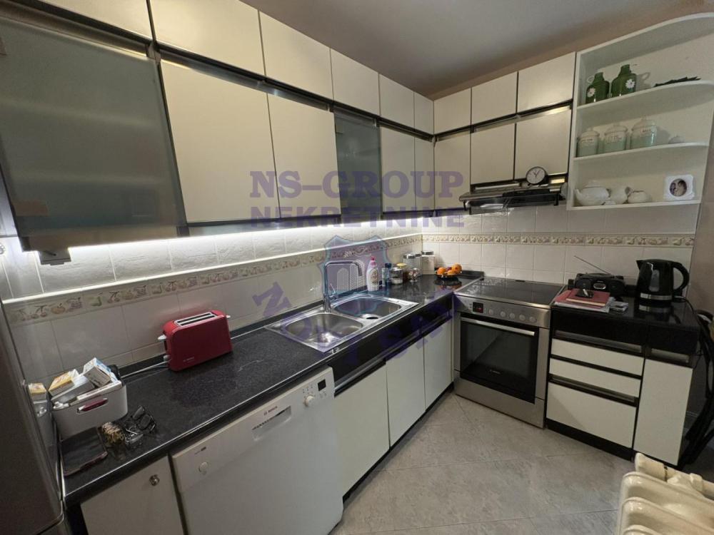 Slika 5 - FENOMENALAN PORODIČAN STAN NA NOVOM NASELJU - KOMPLETNO RENOVIRAN