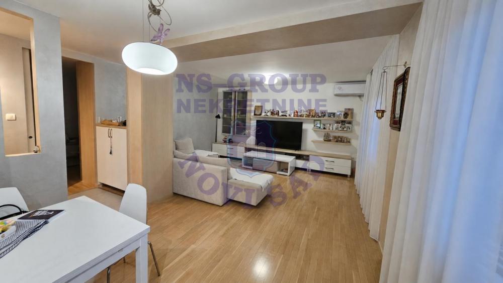 Slika 5 - Četvorosoban, 94m2, Novo naselje Novi Sad, sa terasom, ima lift