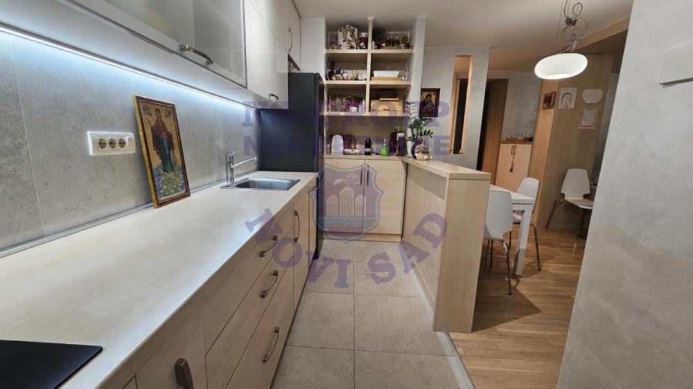 Slika 8 - Četvorosoban, 94m2, Novo naselje Novi Sad, sa terasom, ima lift