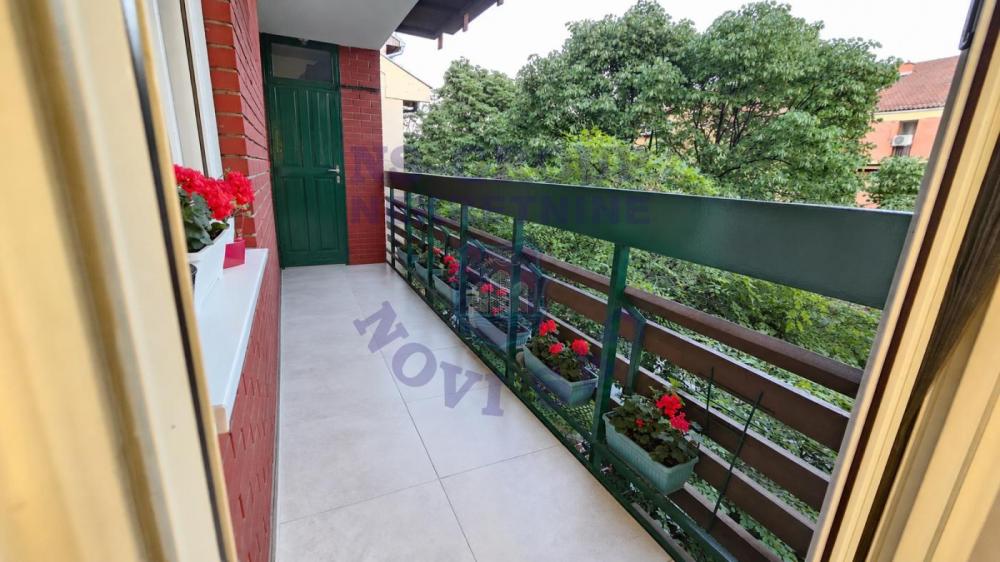 Slika 11 - Četvorosoban, 94m2, Novo naselje Novi Sad, sa terasom, ima lift