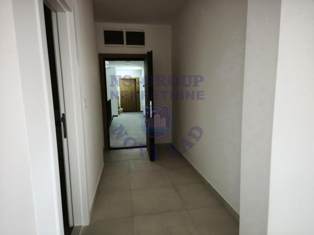Slika 3 - Četvorosoban, 87m2, Telep Novi Sad, sa terasom, ima lift
