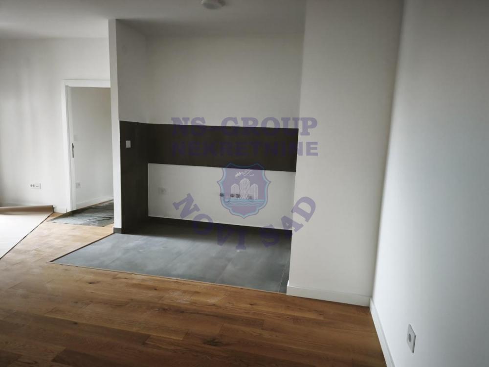 Slika 6 - Četvorosoban, 87m2, Telep Novi Sad, sa terasom, ima lift