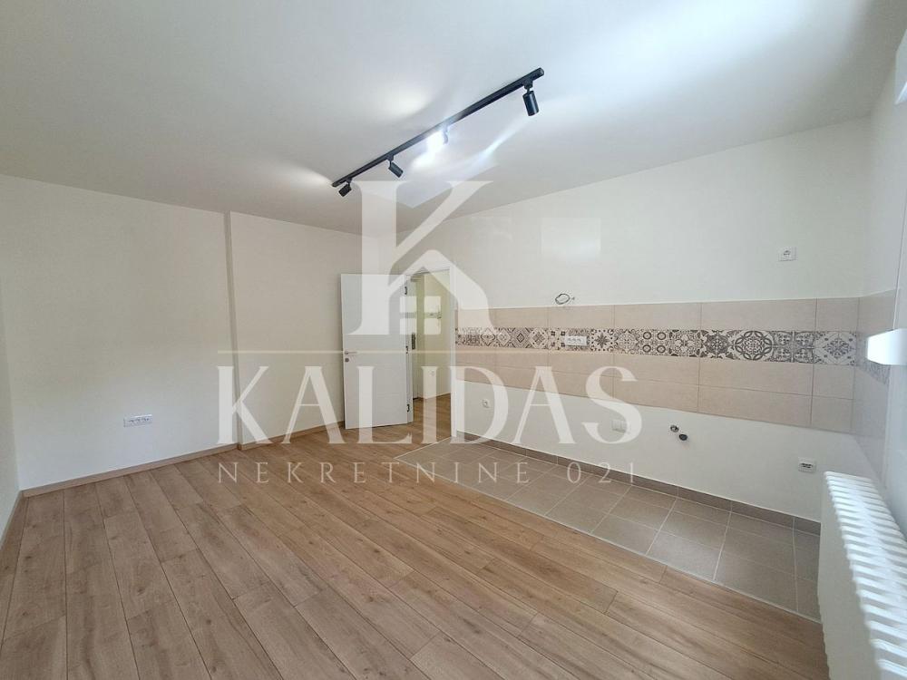 Slika 2 - Stan,NOVI SAD,BULEVAR,kv: 37, € 123600, ID: 1008881
