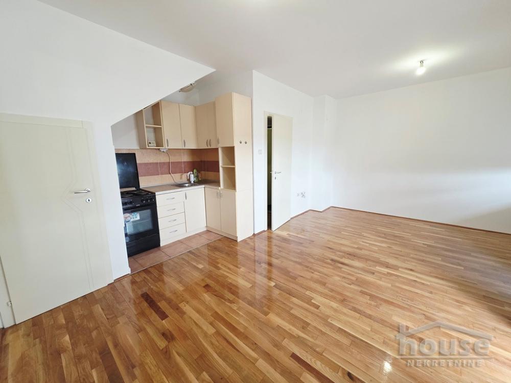 Slika 5 - Stan,NOVI SAD,BULEVAR EVROPE,kv: 96.00, € 185000, ID: 1065820