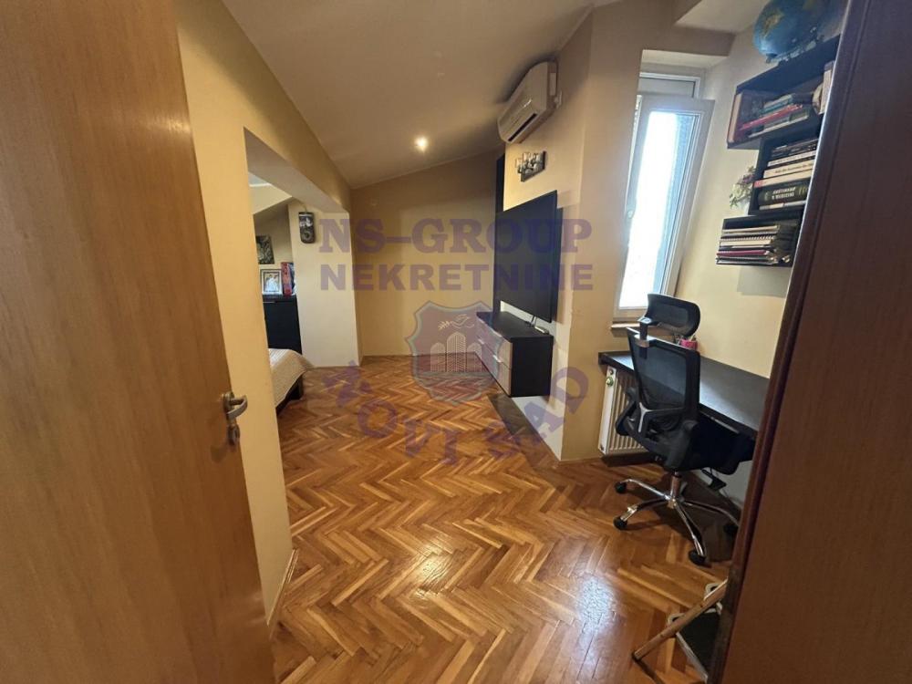 Slika 2 - Trosoban, 70m2, Bulevar oslobođenja Novi Sad, sa terasom, sa parkingom