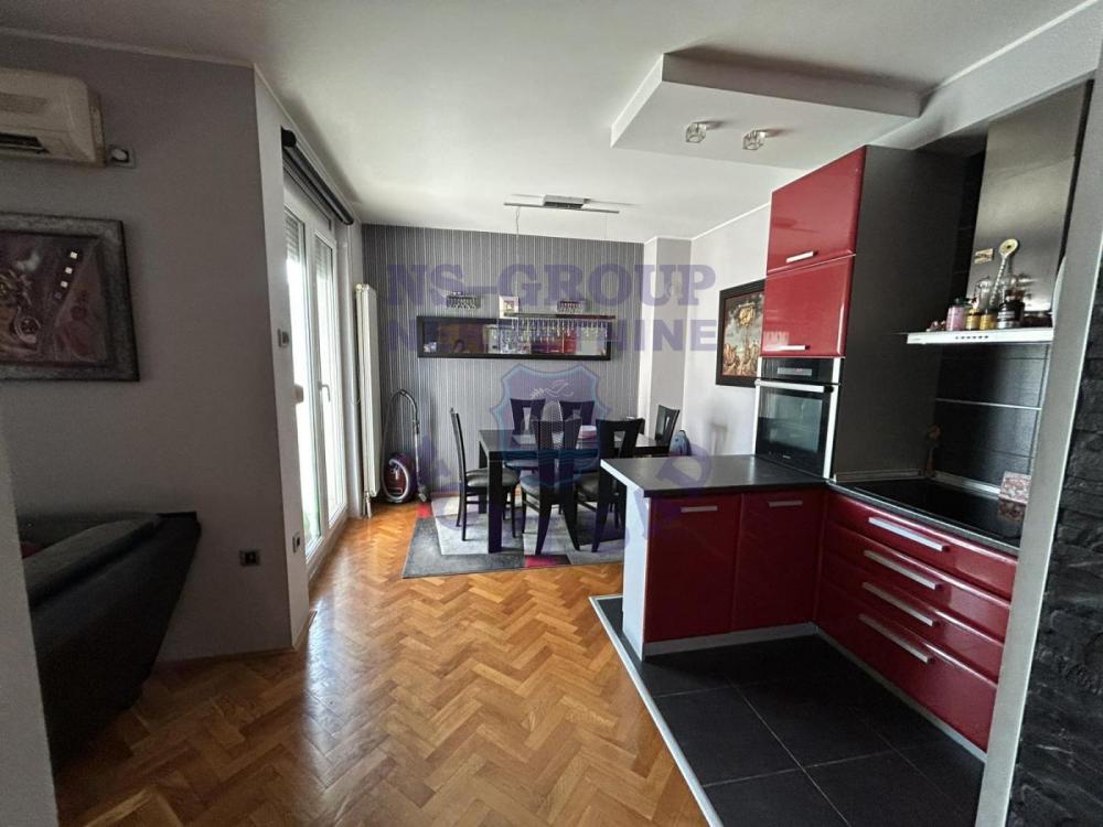 Slika 1 - Trosoban, 70m2, Bulevar oslobođenja Novi Sad, sa terasom, sa parkingom