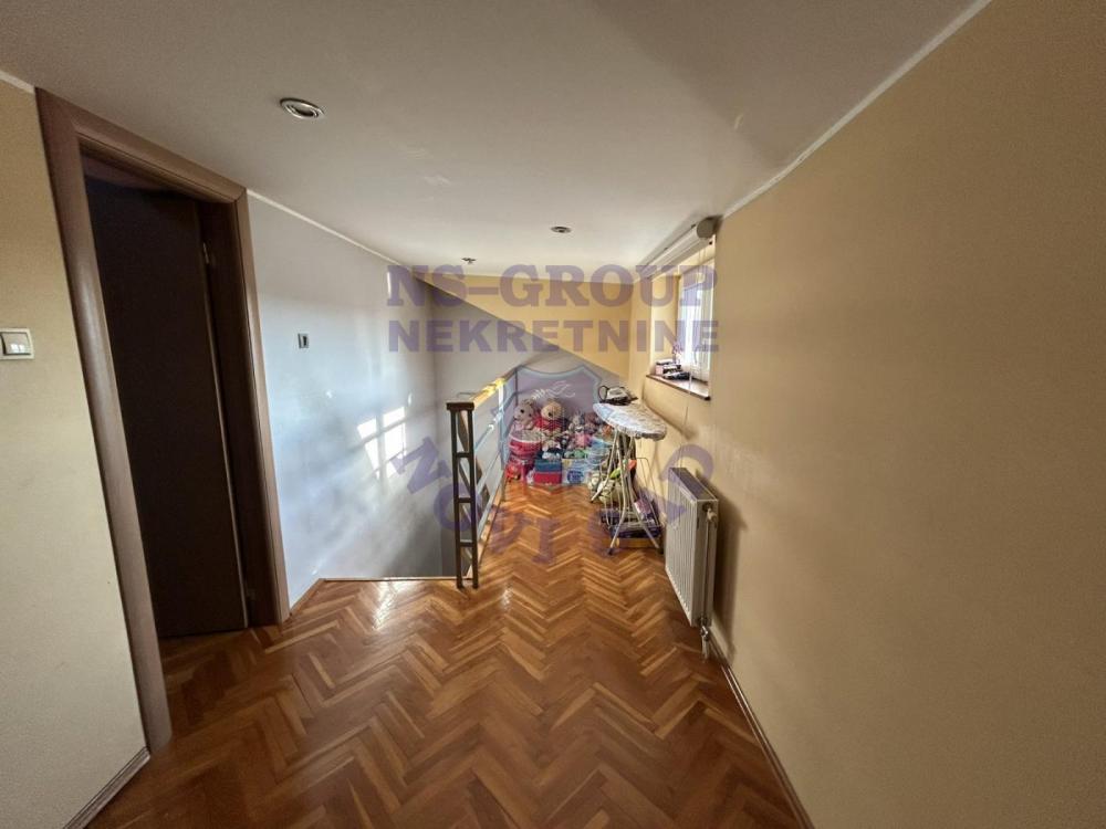 Slika 6 - Trosoban, 70m2, Bulevar oslobođenja Novi Sad, sa terasom, sa parkingom