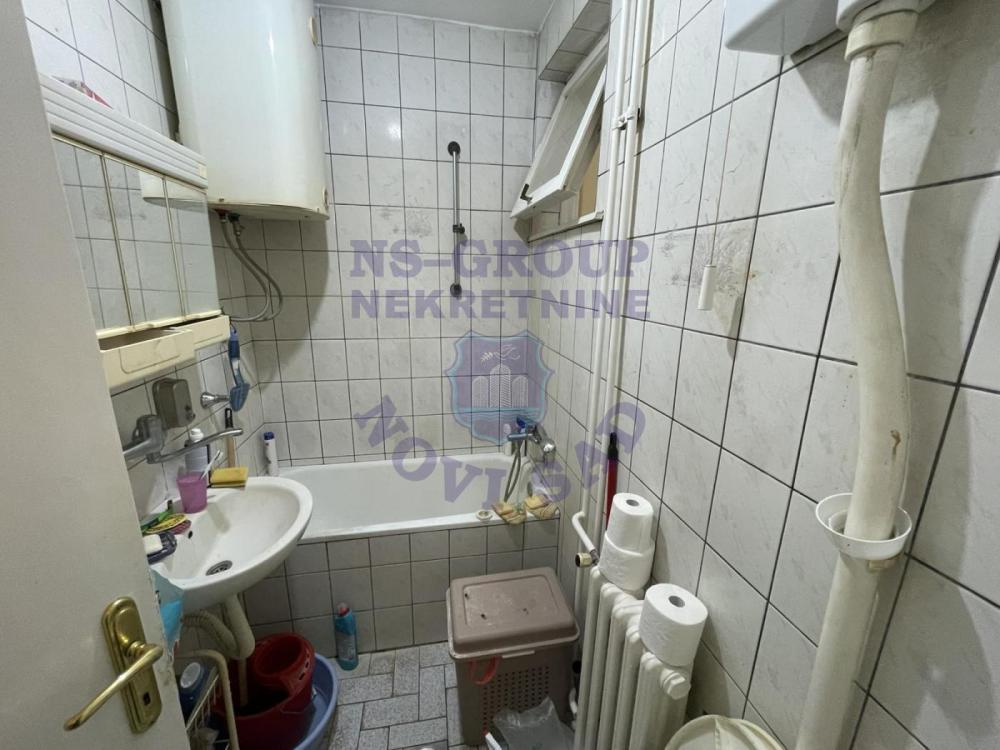 Slika 5 - Jednosoban, 40m2, Grbavica Novi Sad, sa terasom, ima lift