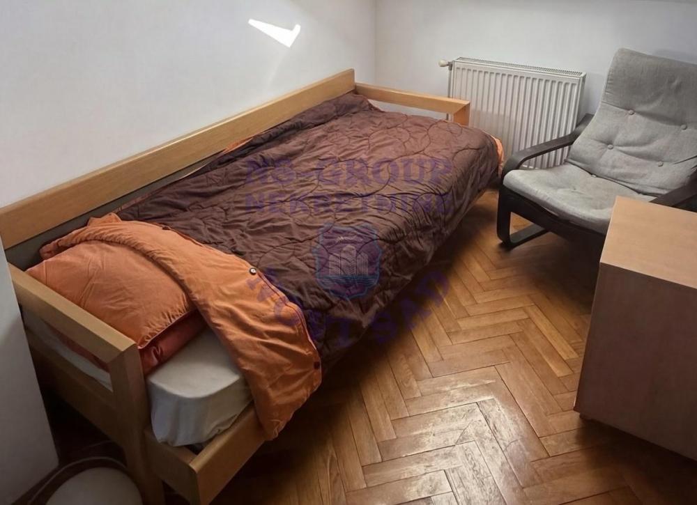 Slika 6 - Četvorosoban, Grbavica Novi Sad, sa terasom, ima lift