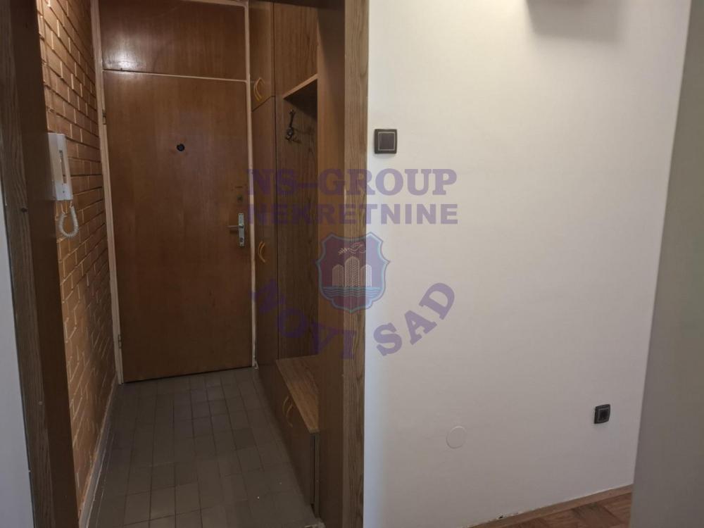 Slika 5 - Jednosoban, 27m2, Novo naselje Novi Sad, ima lift