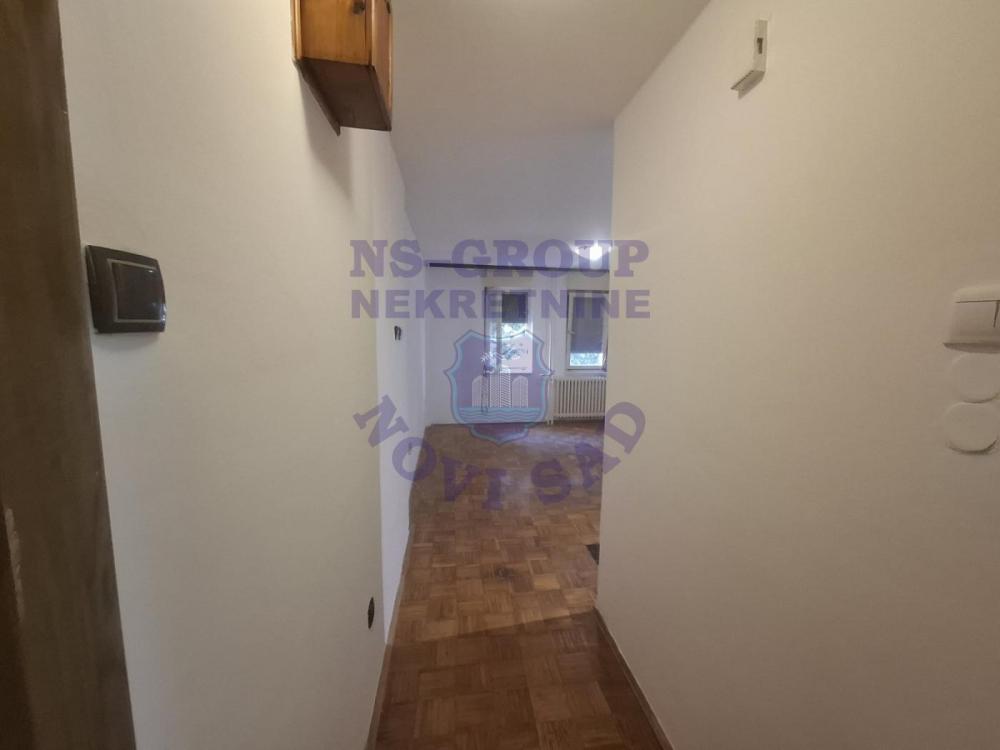 Slika 2 - Jednosoban, 27m2, Novo naselje Novi Sad, ima lift