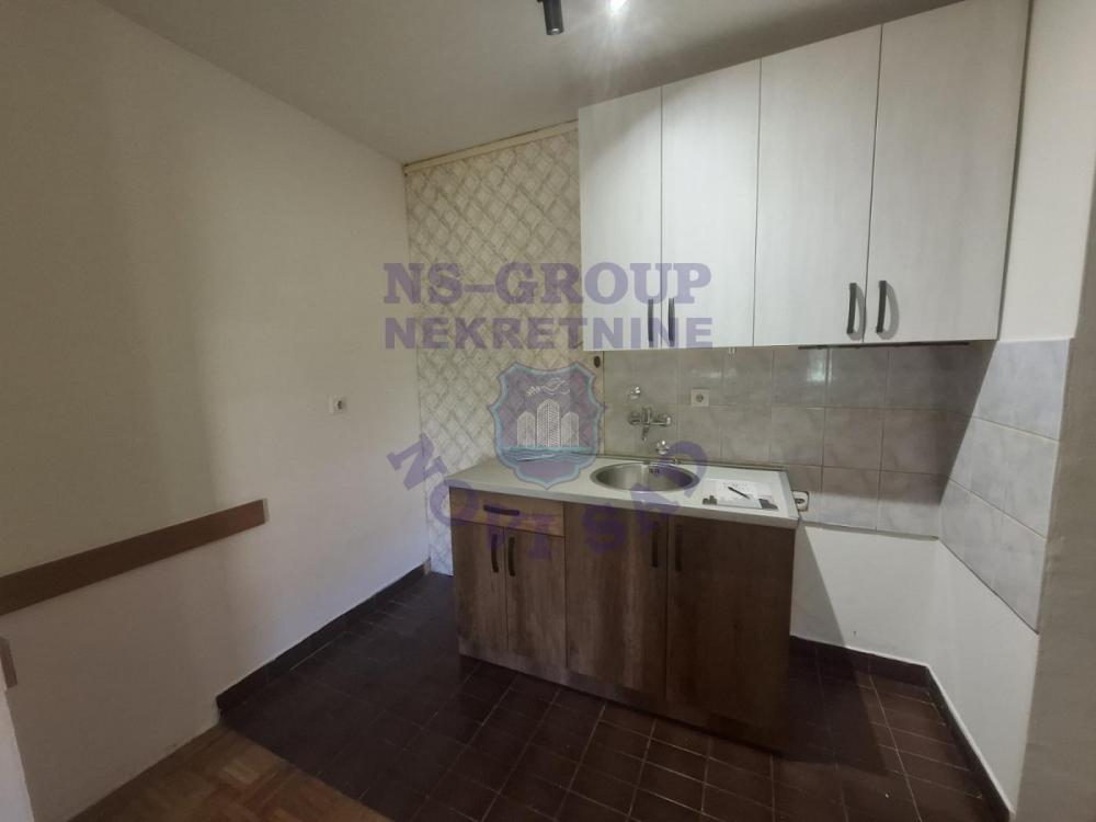 Slika 1 - Jednosoban, 27m2, Novo naselje Novi Sad, ima lift