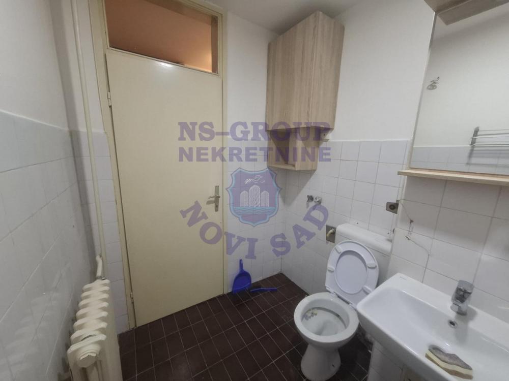 Slika 4 - Jednosoban, 27m2, Novo naselje Novi Sad, ima lift