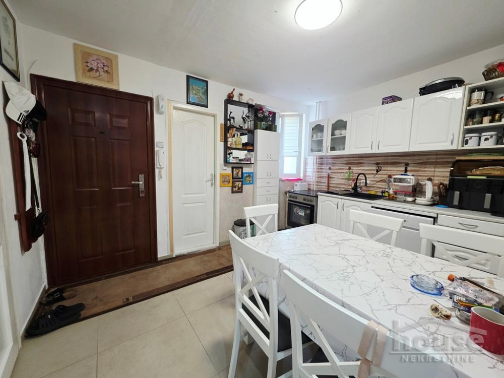 Slika 6 - Stan,NOVI SAD,DETELINARA,kv: 47.00, € 140000, ID: 1066030