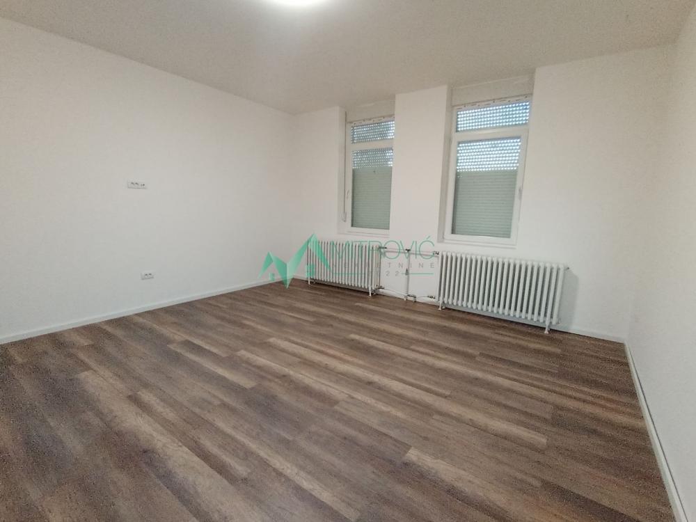 Glavna slika -Novi Sad, Petrovaradin - Trosoban stan 79m2 