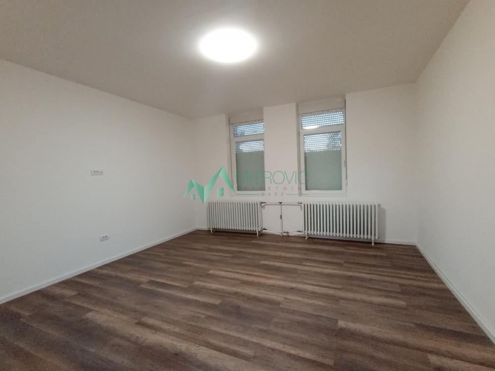 Slika 1 - Novi Sad, Petrovaradin - Trosoban stan 79m2 