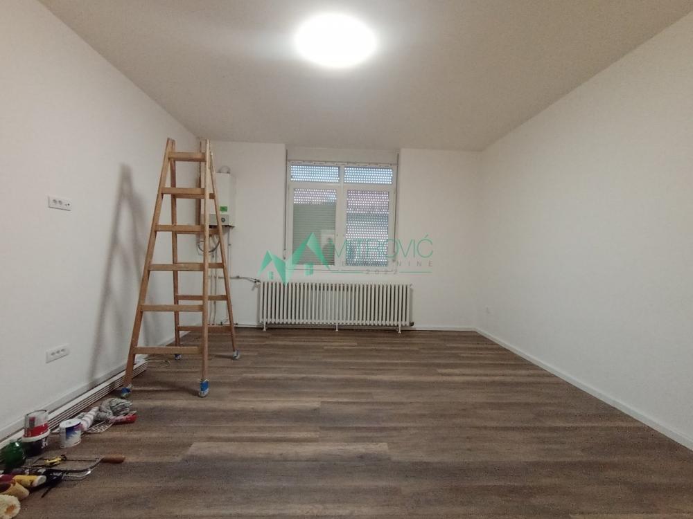 Slika 2 - Novi Sad, Petrovaradin - Trosoban stan 79m2 