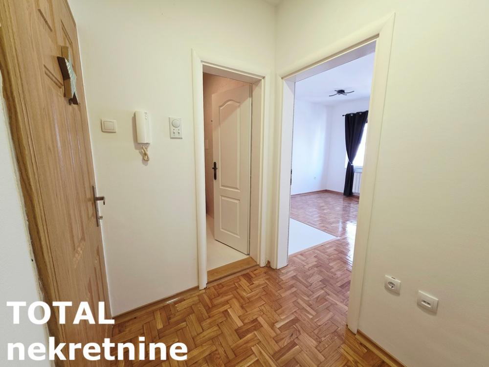 Slika 8 - Stan,NOVI SAD,TELEP,kv: 26.00, € 86410, ID: 1102848