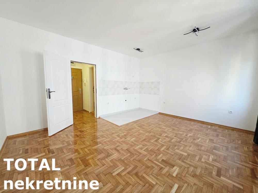 Slika 2 - Stan,NOVI SAD,TELEP,kv: 26.00, € 86410, ID: 1102848