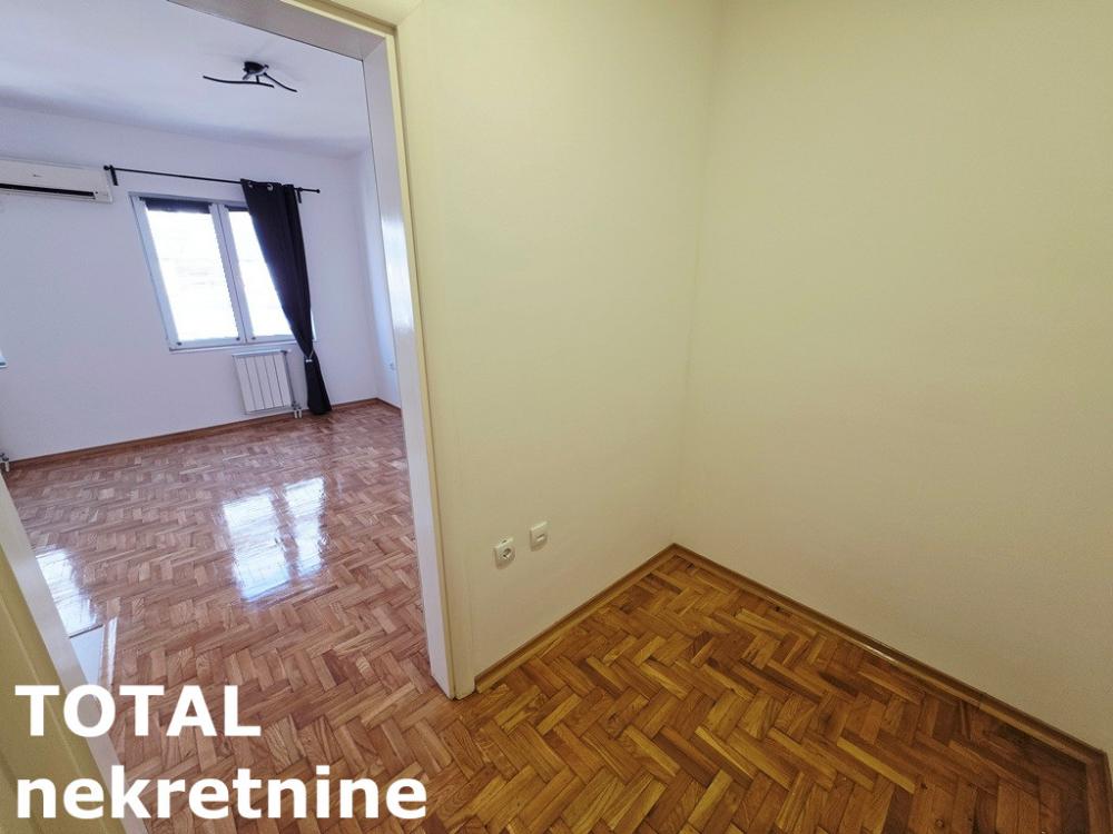 Slika 7 - Stan,NOVI SAD,TELEP,kv: 26.00, € 86410, ID: 1102848