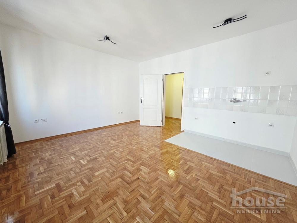 Slika 1 - Stan,NOVI SAD,BULEVAR EVROPE,kv: 26.00, € 86410, ID: 1066002